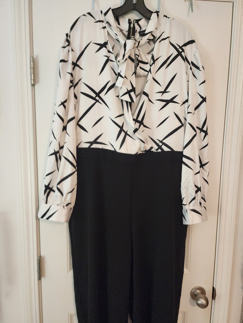 Ashley Stewart Black & White Wrap Front Tie Neck Zipper Back Jumpsuit 18/20 NWT